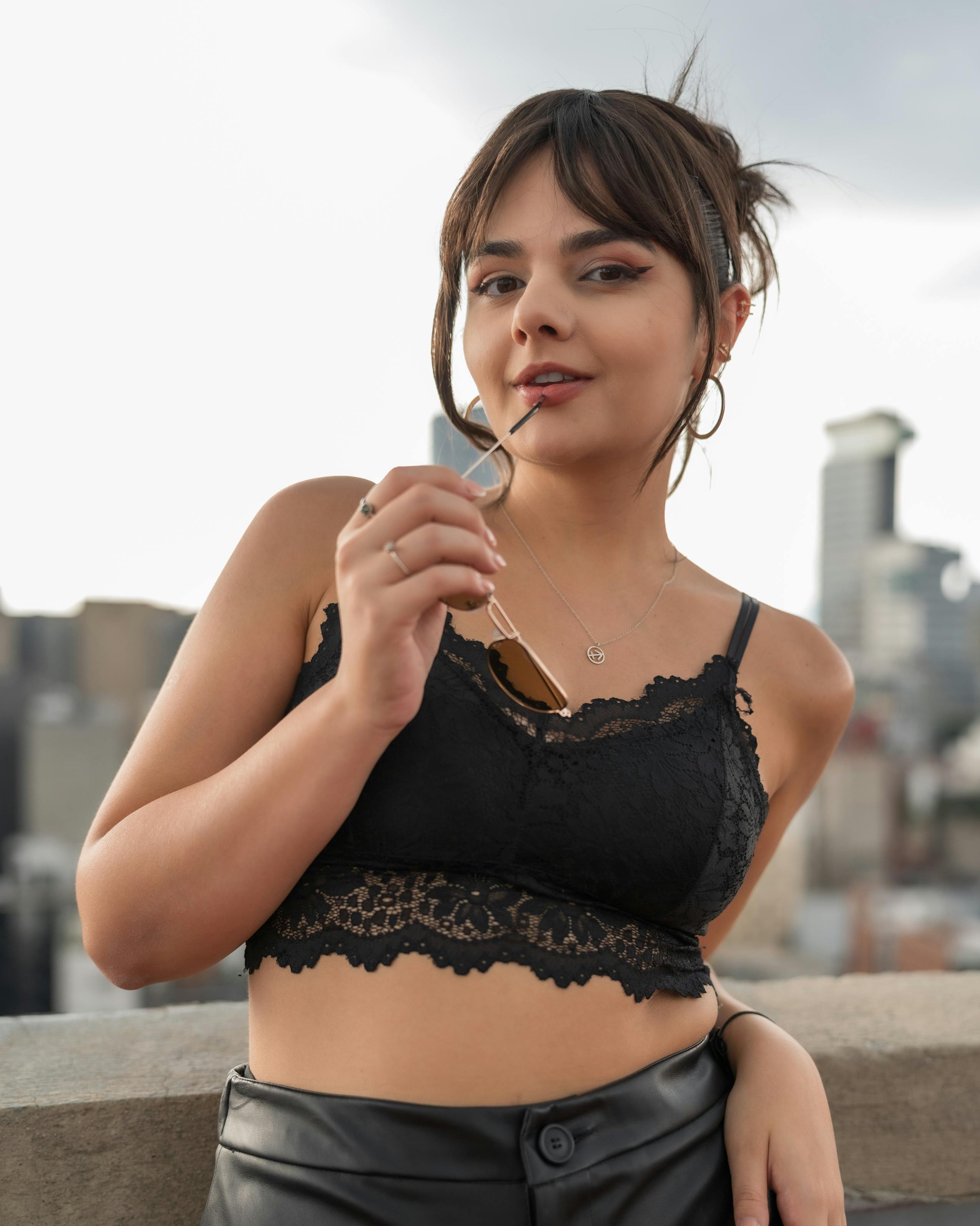 热门电影：镜面证词海报